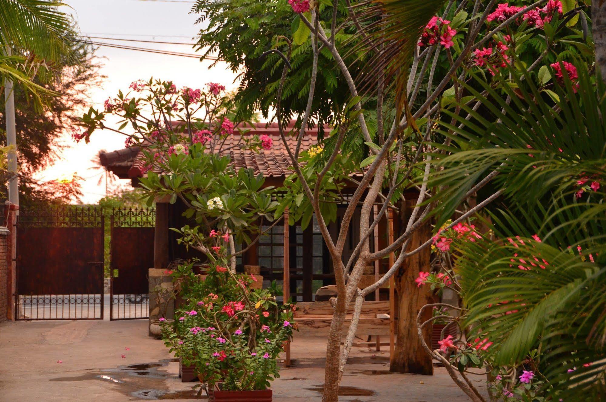 فندق Stanley Lombok ماتارام المظهر الخارجي الصورة